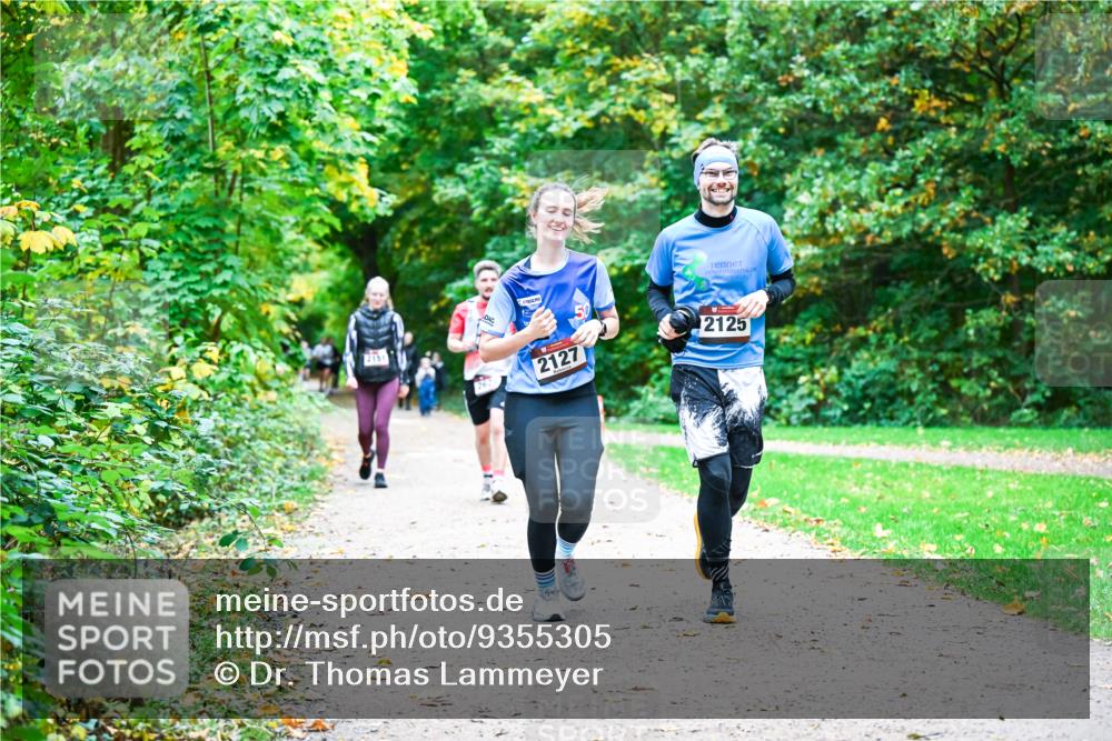 12.10.2025 - Bramfelder Halbmarathon 2025 Dr. Thomas Lammeyer http://msf.ph/oto/9355305 12.10.2025 10:53:19 Laufen 2127, 2125 meine-sportfotos.de