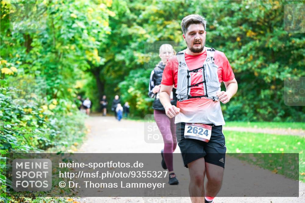 12.10.2025 - Bramfelder Halbmarathon 2025 Dr. Thomas Lammeyer http://msf.ph/oto/9355327 12.10.2025 10:53:23 Laufen 2624 meine-sportfotos.de