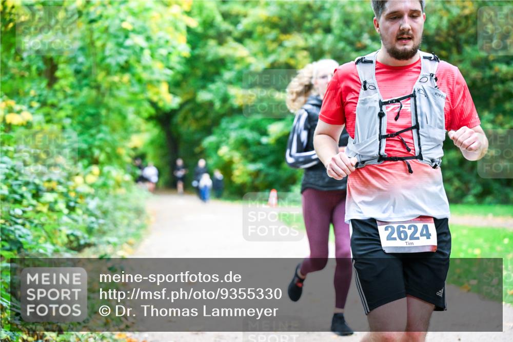 12.10.2025 - Bramfelder Halbmarathon 2025 Dr. Thomas Lammeyer http://msf.ph/oto/9355330 12.10.2025 10:53:23 Laufen 2624 meine-sportfotos.de