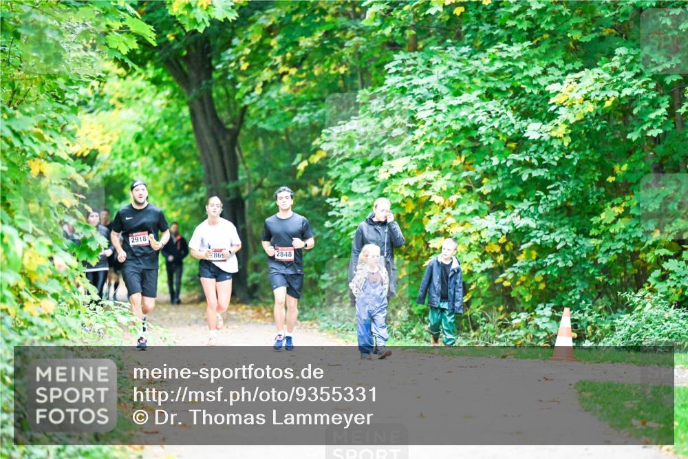 12.10.2025 - Bramfelder Halbmarathon 2025 Dr. Thomas Lammeyer http://msf.ph/oto/9355331 12.10.2025 10:53:27 Laufen 2918, 865, 2848 meine-sportfotos.de