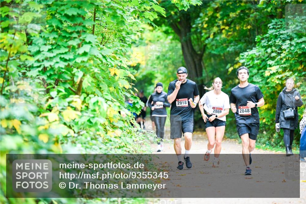 12.10.2025 - Bramfelder Halbmarathon 2025 Dr. Thomas Lammeyer http://msf.ph/oto/9355345 12.10.2025 10:53:31 Laufen 2918, 2869, 2848 meine-sportfotos.de