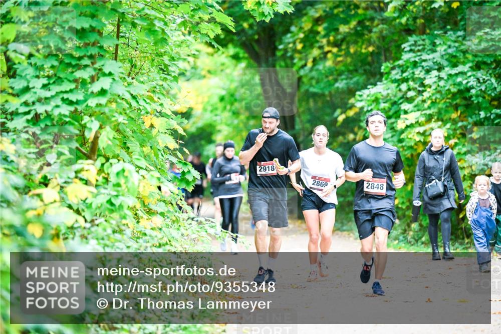 12.10.2025 - Bramfelder Halbmarathon 2025 Dr. Thomas Lammeyer http://msf.ph/oto/9355348 12.10.2025 10:53:31 Laufen 2918, 2869, 2848 meine-sportfotos.de