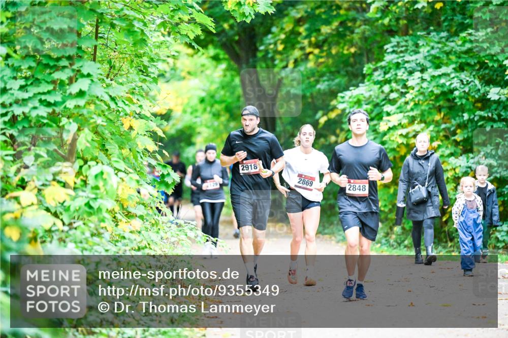 12.10.2025 - Bramfelder Halbmarathon 2025 Dr. Thomas Lammeyer http://msf.ph/oto/9355349 12.10.2025 10:53:31 Laufen 129, 2918, 2869, 2848 meine-sportfotos.de