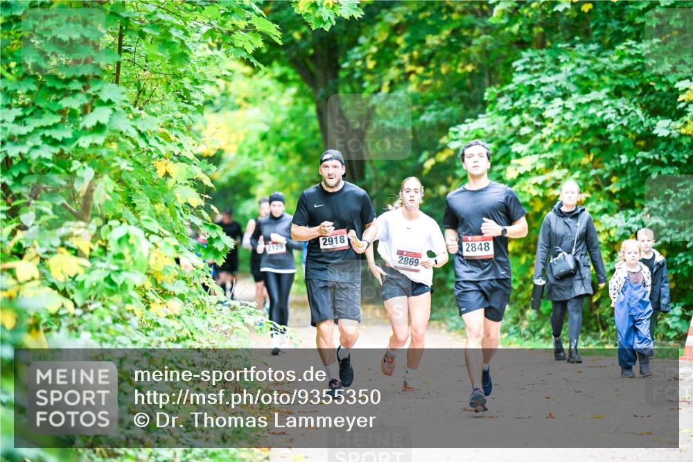 12.10.2025 - Bramfelder Halbmarathon 2025 Dr. Thomas Lammeyer http://msf.ph/oto/9355350 12.10.2025 10:53:31 Laufen 2918, 12129, 2869, 2848 meine-sportfotos.de