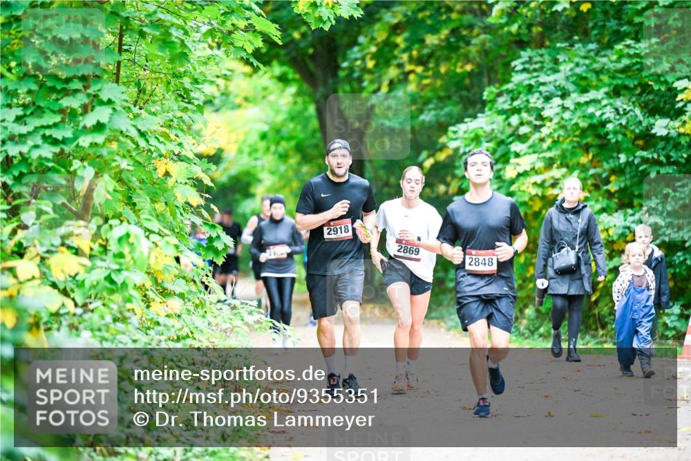 12.10.2025 - Bramfelder Halbmarathon 2025 Dr. Thomas Lammeyer http://msf.ph/oto/9355351 12.10.2025 10:53:31 Laufen 2918, 2869, 2848 meine-sportfotos.de