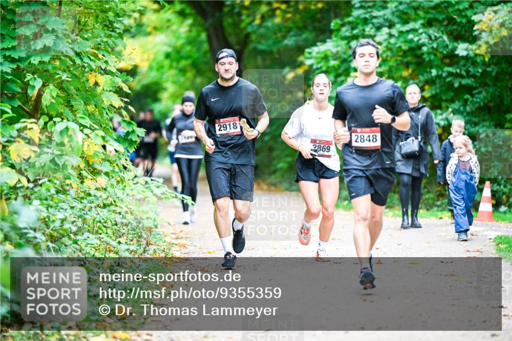 12.10.2025 - Bramfelder Halbmarathon 2025 Dr. Thomas Lammeyer http://msf.ph/oto/9355359 12.10.2025 10:53:33 Laufen 2918, 2869, 2848 meine-sportfotos.de