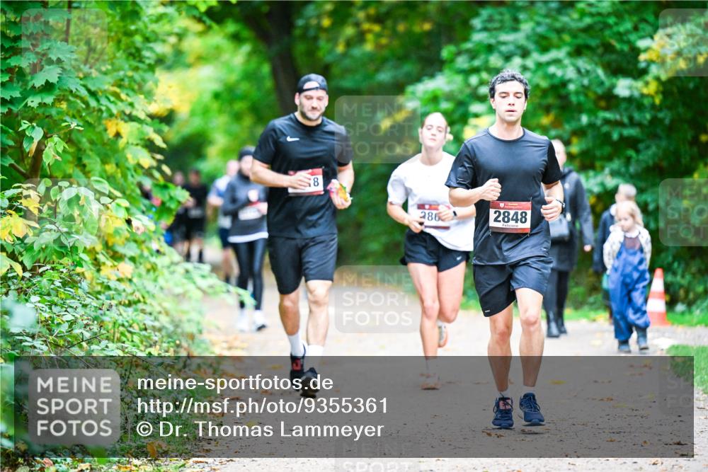 12.10.2025 - Bramfelder Halbmarathon 2025 Dr. Thomas Lammeyer http://msf.ph/oto/9355361 12.10.2025 10:53:33 Laufen 8, 286, 2848 meine-sportfotos.de