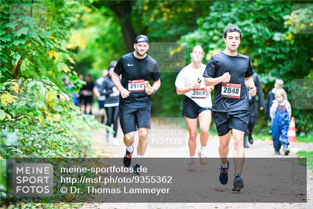12.10.2025 - Bramfelder Halbmarathon 2025 Dr. Thomas Lammeyer http://msf.ph/oto/9355362 12.10.2025 10:53:33 Laufen 2918, 2869, 2848 meine-sportfotos.de