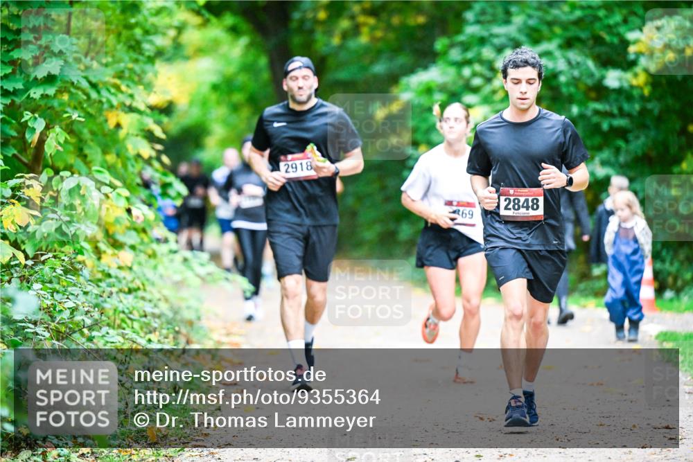12.10.2025 - Bramfelder Halbmarathon 2025 Dr. Thomas Lammeyer http://msf.ph/oto/9355364 12.10.2025 10:53:33 Laufen 2918, 69, 2848 meine-sportfotos.de