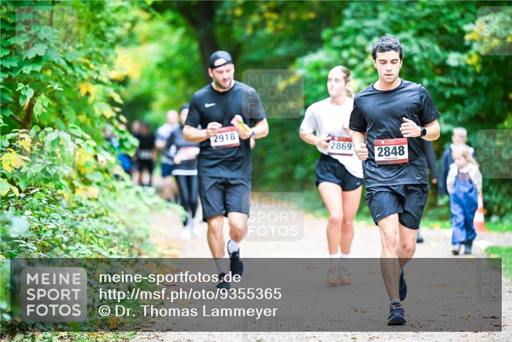 12.10.2025 - Bramfelder Halbmarathon 2025 Dr. Thomas Lammeyer http://msf.ph/oto/9355365 12.10.2025 10:53:34 Laufen 2918, 2869, 2848 meine-sportfotos.de