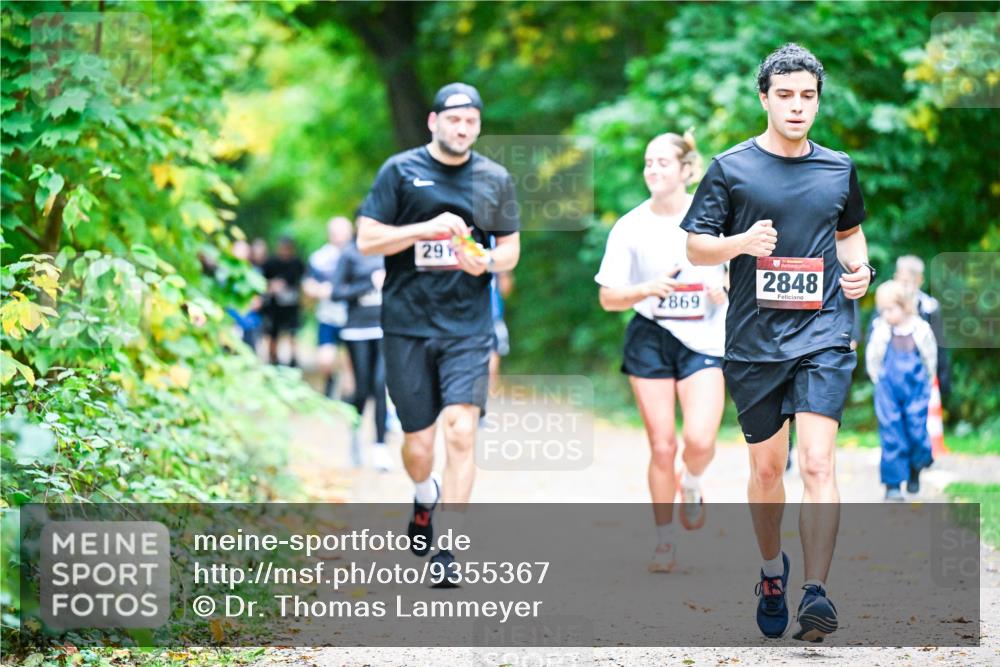 12.10.2025 - Bramfelder Halbmarathon 2025 Dr. Thomas Lammeyer http://msf.ph/oto/9355367 12.10.2025 10:53:34 Laufen 29, 2869, 2848 meine-sportfotos.de