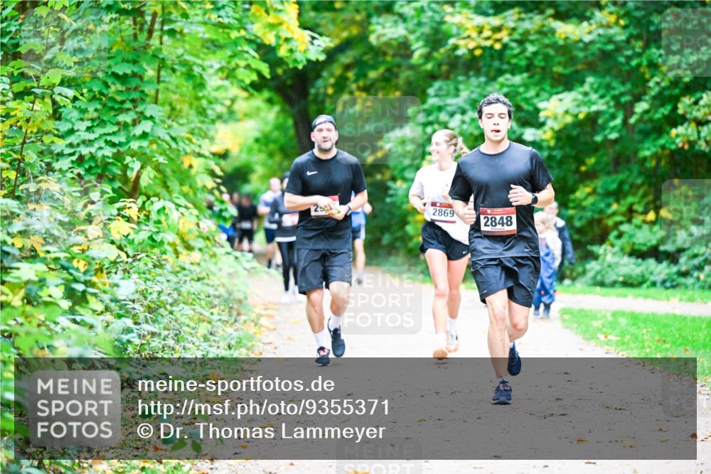 12.10.2025 - Bramfelder Halbmarathon 2025 Dr. Thomas Lammeyer http://msf.ph/oto/9355371 12.10.2025 10:53:34 Laufen 2869, 2848 meine-sportfotos.de