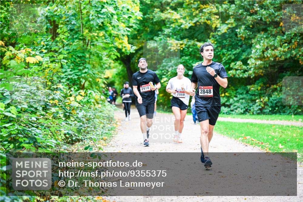 12.10.2025 - Bramfelder Halbmarathon 2025 Dr. Thomas Lammeyer http://msf.ph/oto/9355375 12.10.2025 10:53:36 Laufen 2918, 2869, 2848 meine-sportfotos.de