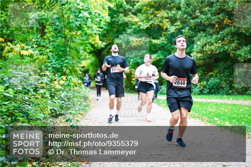 12.10.2025 - Bramfelder Halbmarathon 2025 Dr. Thomas Lammeyer http://msf.ph/oto/9355379 12.10.2025 10:53:36 Laufen 2918, 2869, 2848 meine-sportfotos.de