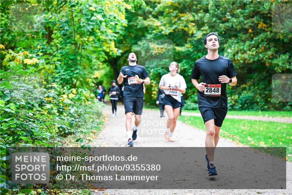 12.10.2025 - Bramfelder Halbmarathon 2025 Dr. Thomas Lammeyer http://msf.ph/oto/9355380 12.10.2025 10:53:36 Laufen 2918, 2869, 2848 meine-sportfotos.de