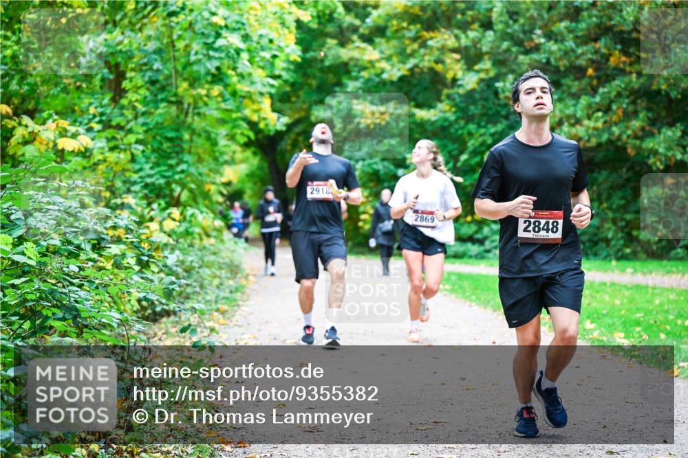 12.10.2025 - Bramfelder Halbmarathon 2025 Dr. Thomas Lammeyer http://msf.ph/oto/9355382 12.10.2025 10:53:37 Laufen 2918, 2869, 2848 meine-sportfotos.de