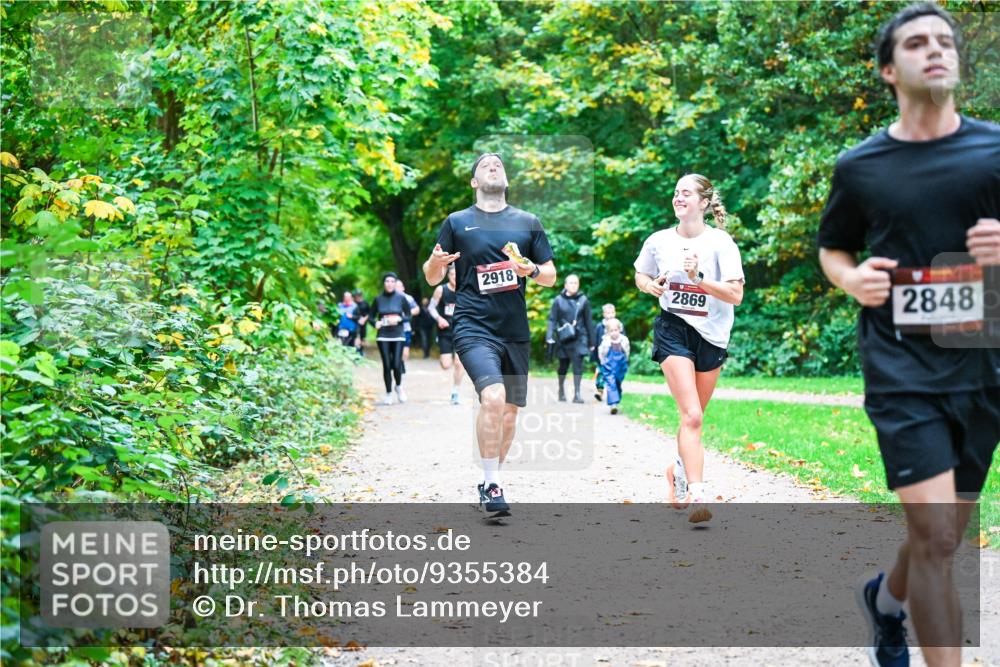 12.10.2025 - Bramfelder Halbmarathon 2025 Dr. Thomas Lammeyer http://msf.ph/oto/9355384 12.10.2025 10:53:37 Laufen 2918, 2869, 2848 meine-sportfotos.de