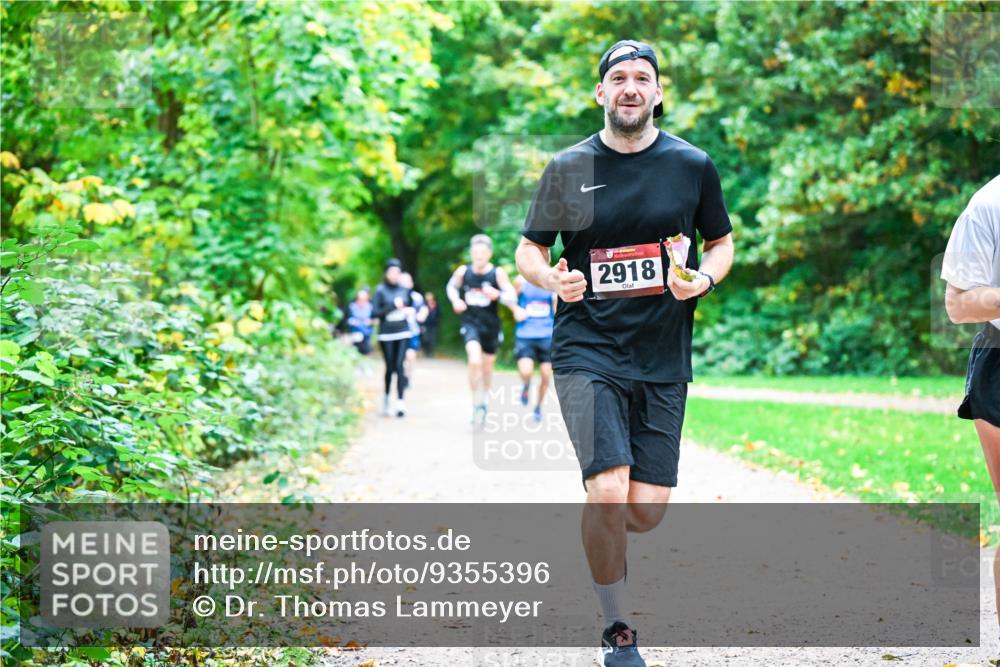 12.10.2025 - Bramfelder Halbmarathon 2025 Dr. Thomas Lammeyer http://msf.ph/oto/9355396 12.10.2025 10:53:39 Laufen 2918 meine-sportfotos.de
