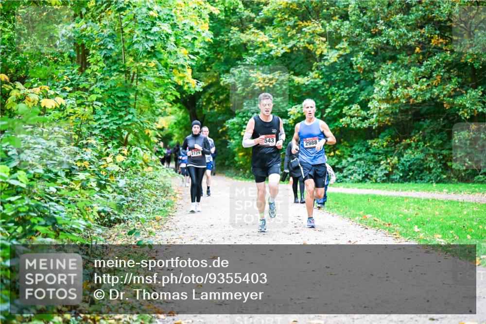 12.10.2025 - Bramfelder Halbmarathon 2025 Dr. Thomas Lammeyer http://msf.ph/oto/9355403 12.10.2025 10:53:40 Laufen 543, 2988, 2129 meine-sportfotos.de