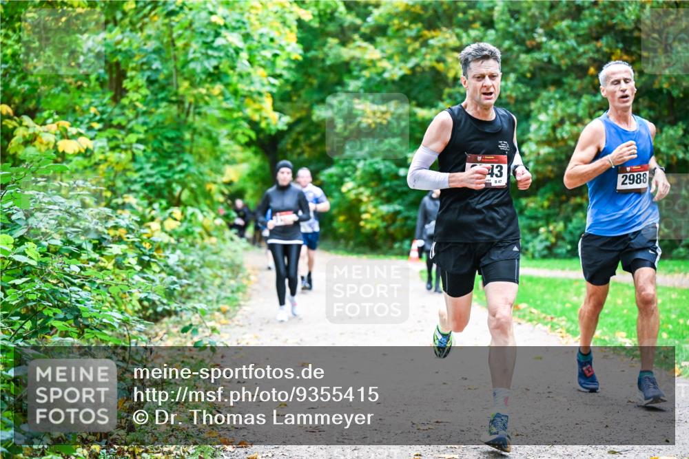 12.10.2025 - Bramfelder Halbmarathon 2025 Dr. Thomas Lammeyer http://msf.ph/oto/9355415 12.10.2025 10:53:42 Laufen 43, 2988 meine-sportfotos.de