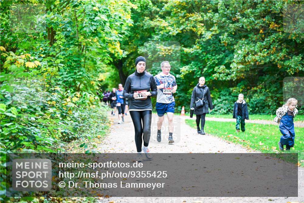 12.10.2025 - Bramfelder Halbmarathon 2025 Dr. Thomas Lammeyer http://msf.ph/oto/9355425 12.10.2025 10:53:44 Laufen 2174 meine-sportfotos.de