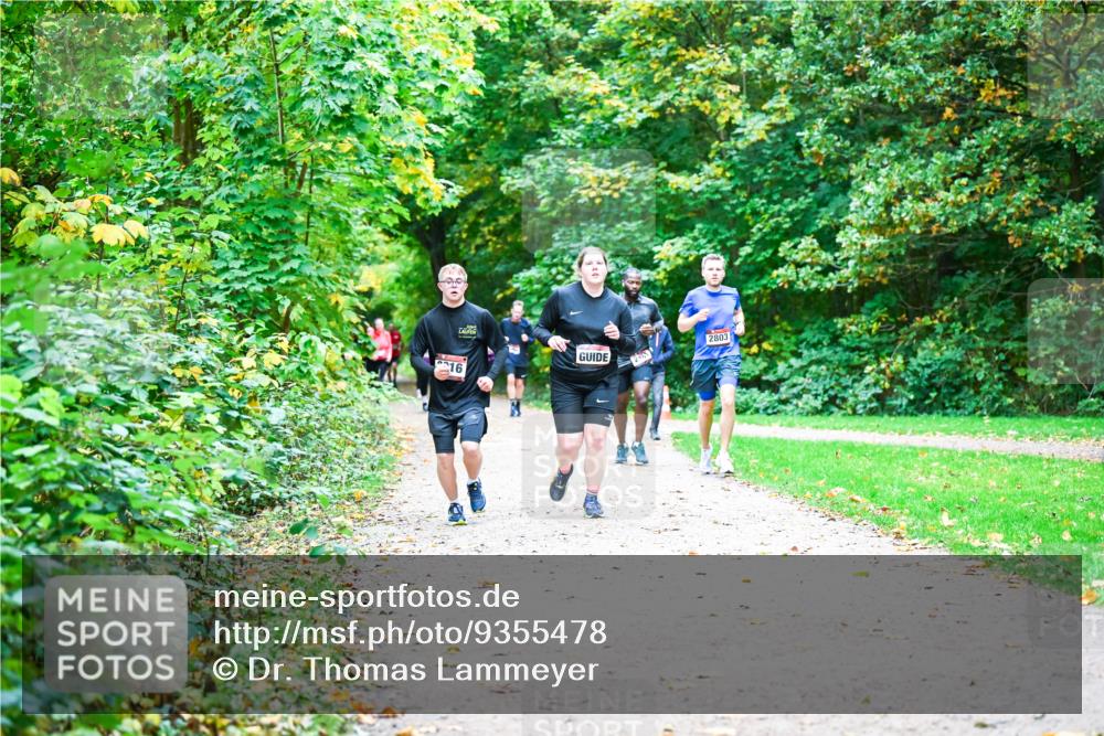 12.10.2025 - Bramfelder Halbmarathon 2025 Dr. Thomas Lammeyer http://msf.ph/oto/9355478 12.10.2025 10:53:53 Laufen 16, 2803 meine-sportfotos.de