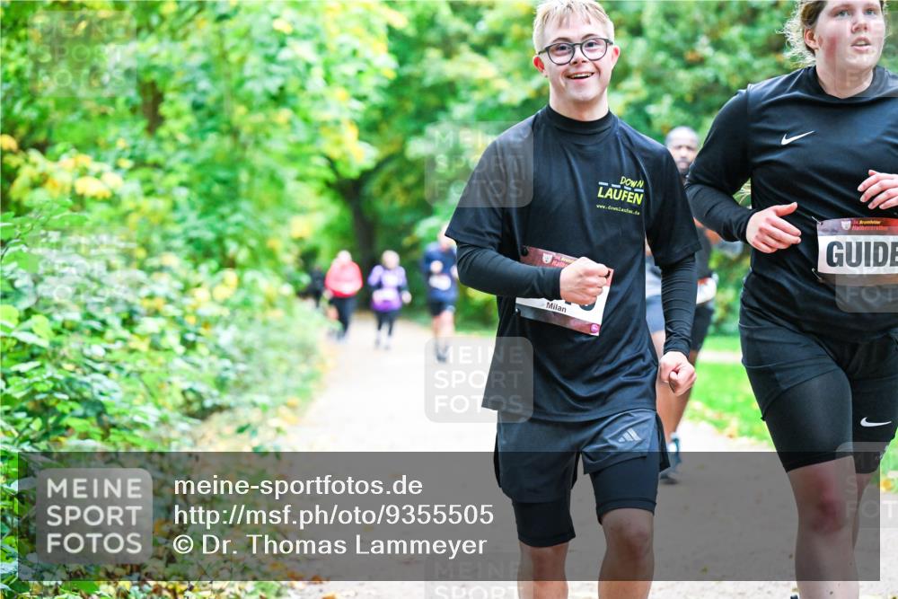 12.10.2025 - Bramfelder Halbmarathon 2025 Dr. Thomas Lammeyer http://msf.ph/oto/9355505 12.10.2025 10:53:57 Laufen 24, 34 meine-sportfotos.de