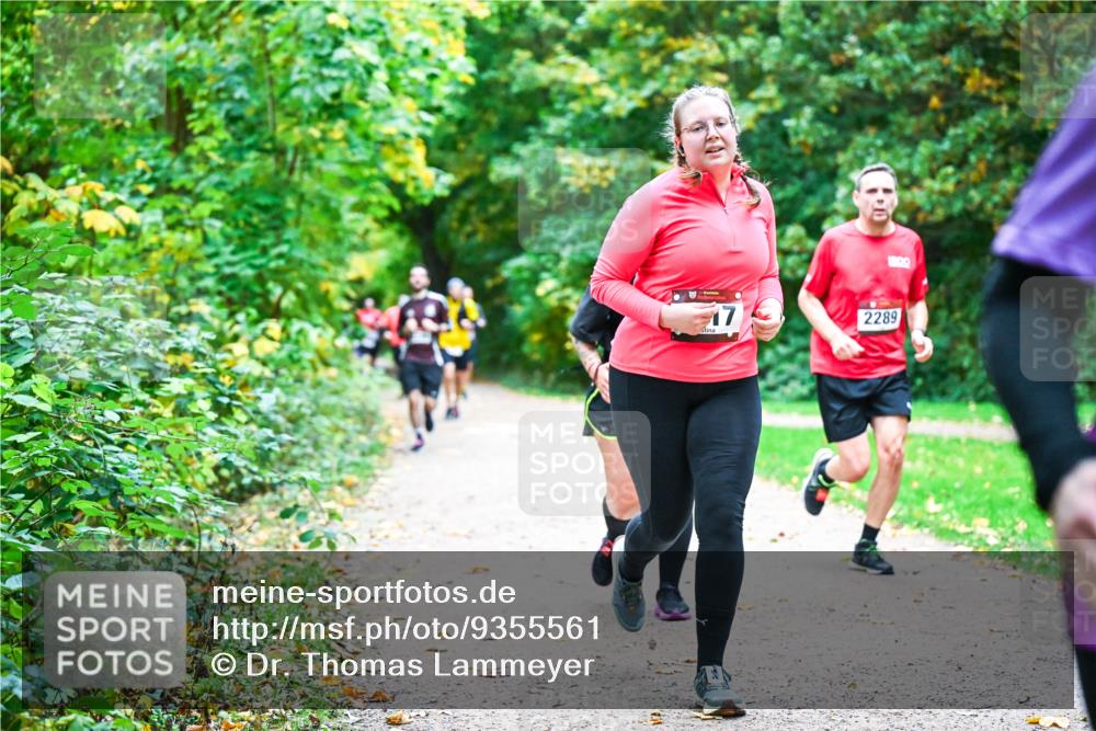 12.10.2025 - Bramfelder Halbmarathon 2025 Dr. Thomas Lammeyer http://msf.ph/oto/9355561 12.10.2025 10:54:09 Laufen 17, 2289 meine-sportfotos.de