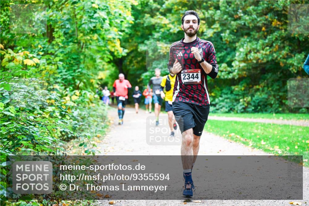 12.10.2025 - Bramfelder Halbmarathon 2025 Dr. Thomas Lammeyer http://msf.ph/oto/9355594 12.10.2025 10:54:14 Laufen 2344 meine-sportfotos.de