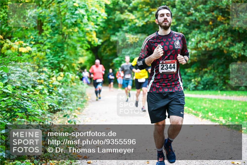 12.10.2025 - Bramfelder Halbmarathon 2025 Dr. Thomas Lammeyer http://msf.ph/oto/9355596 12.10.2025 10:54:14 Laufen 2344 meine-sportfotos.de