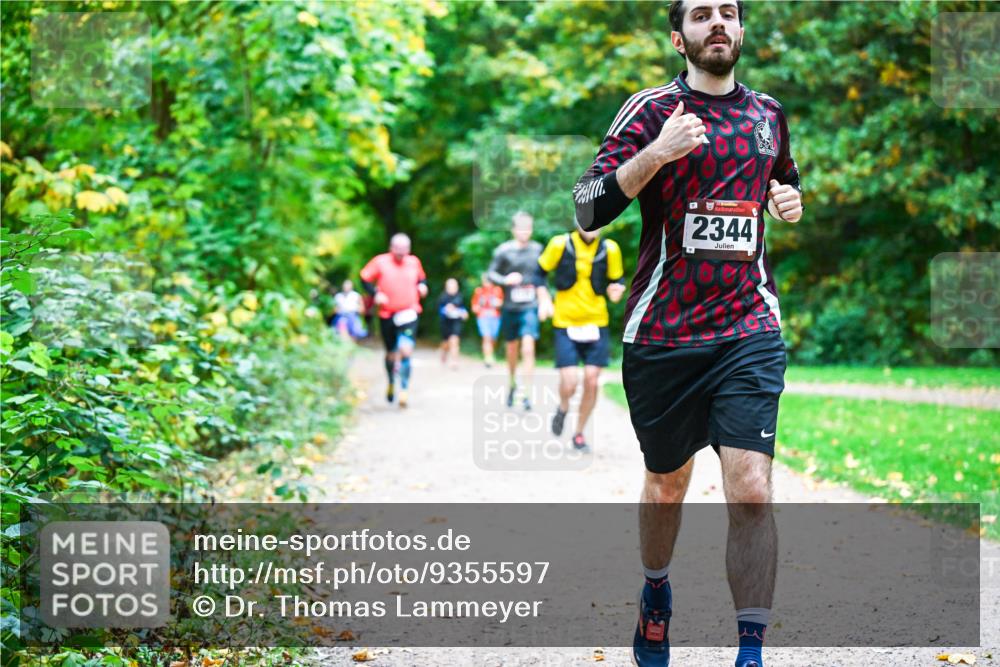 12.10.2025 - Bramfelder Halbmarathon 2025 Dr. Thomas Lammeyer http://msf.ph/oto/9355597 12.10.2025 10:54:14 Laufen 2344 meine-sportfotos.de