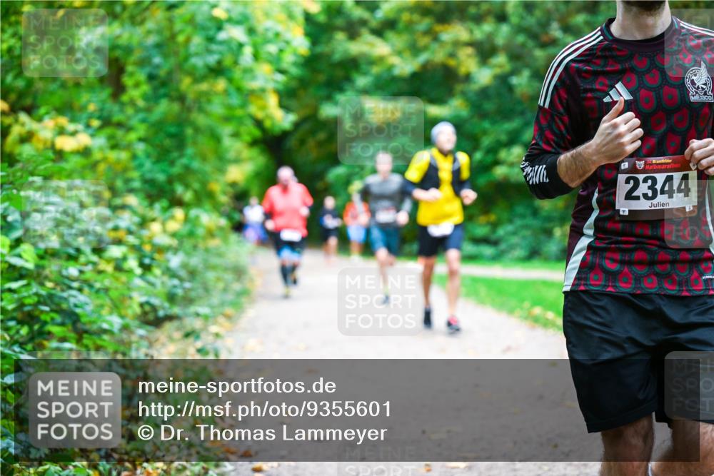 12.10.2025 - Bramfelder Halbmarathon 2025 Dr. Thomas Lammeyer http://msf.ph/oto/9355601 12.10.2025 10:54:15 Laufen 2344 meine-sportfotos.de