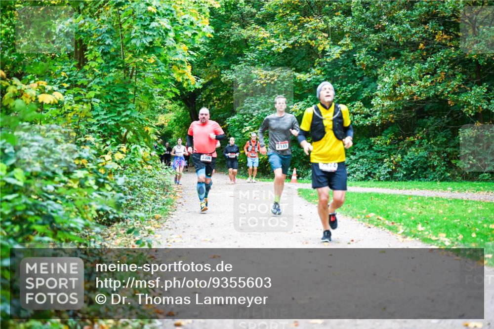 12.10.2025 - Bramfelder Halbmarathon 2025 Dr. Thomas Lammeyer http://msf.ph/oto/9355603 12.10.2025 10:54:15 Laufen 2185, 2675, 2306 meine-sportfotos.de