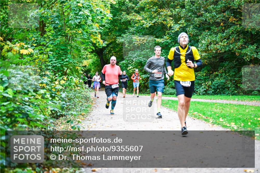 12.10.2025 - Bramfelder Halbmarathon 2025 Dr. Thomas Lammeyer http://msf.ph/oto/9355607 12.10.2025 10:54:16 Laufen 2306, 2674, 2675, 2185, 2874 meine-sportfotos.de