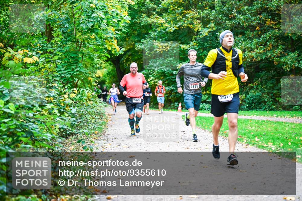 12.10.2025 - Bramfelder Halbmarathon 2025 Dr. Thomas Lammeyer http://msf.ph/oto/9355610 12.10.2025 10:54:16 Laufen 2185, 2674, 2675, 2306, 2874 meine-sportfotos.de