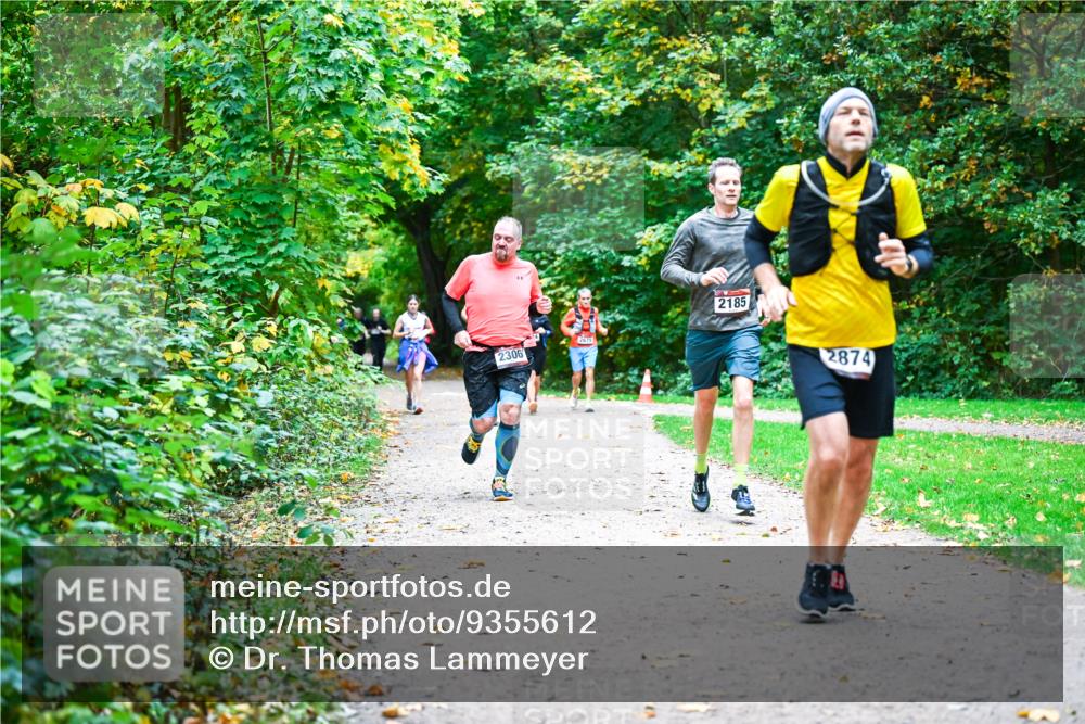 12.10.2025 - Bramfelder Halbmarathon 2025 Dr. Thomas Lammeyer http://msf.ph/oto/9355612 12.10.2025 10:54:16 Laufen 2306, 2675, 2185, 2874 meine-sportfotos.de