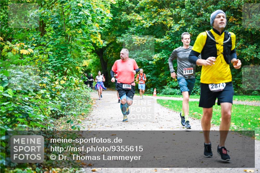 12.10.2025 - Bramfelder Halbmarathon 2025 Dr. Thomas Lammeyer http://msf.ph/oto/9355615 12.10.2025 10:54:17 Laufen 2306, 2185, 2874 meine-sportfotos.de