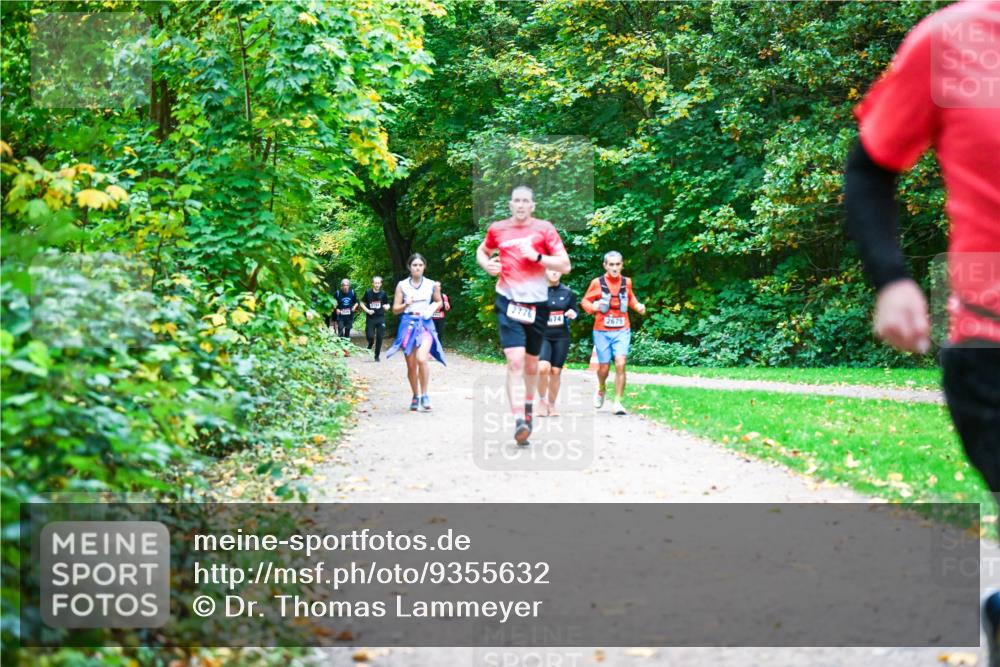 12.10.2025 - Bramfelder Halbmarathon 2025 Dr. Thomas Lammeyer http://msf.ph/oto/9355632 12.10.2025 10:54:20 Laufen 2776, 574, 2675 meine-sportfotos.de