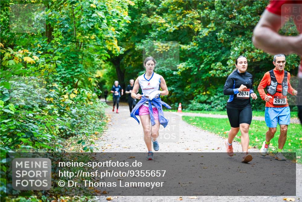 12.10.2025 - Bramfelder Halbmarathon 2025 Dr. Thomas Lammeyer http://msf.ph/oto/9355657 12.10.2025 10:54:24 Laufen 2674, 2675 meine-sportfotos.de
