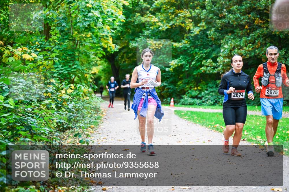 12.10.2025 - Bramfelder Halbmarathon 2025 Dr. Thomas Lammeyer http://msf.ph/oto/9355658 12.10.2025 10:54:24 Laufen 2675, 2674 meine-sportfotos.de
