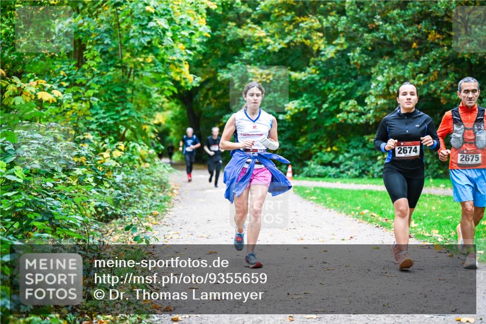 12.10.2025 - Bramfelder Halbmarathon 2025 Dr. Thomas Lammeyer http://msf.ph/oto/9355659 12.10.2025 10:54:24 Laufen 2674, 2675 meine-sportfotos.de