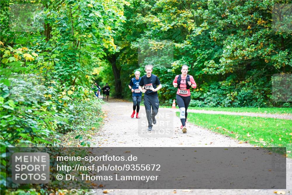 12.10.2025 - Bramfelder Halbmarathon 2025 Dr. Thomas Lammeyer http://msf.ph/oto/9355672 12.10.2025 10:54:28 Laufen 2191, 2506, 2422 meine-sportfotos.de