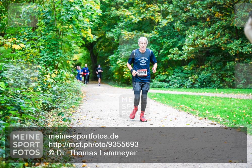 12.10.2025 - Bramfelder Halbmarathon 2025 Dr. Thomas Lammeyer http://msf.ph/oto/9355693 12.10.2025 10:54:32 Laufen 2506 meine-sportfotos.de