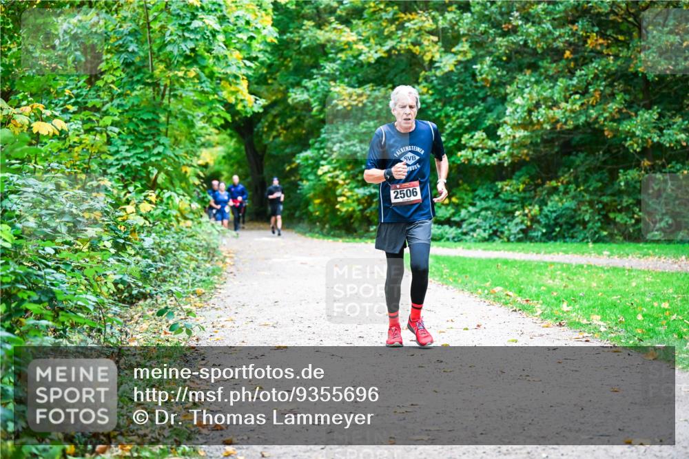 12.10.2025 - Bramfelder Halbmarathon 2025 Dr. Thomas Lammeyer http://msf.ph/oto/9355696 12.10.2025 10:54:32 Laufen 2506 meine-sportfotos.de