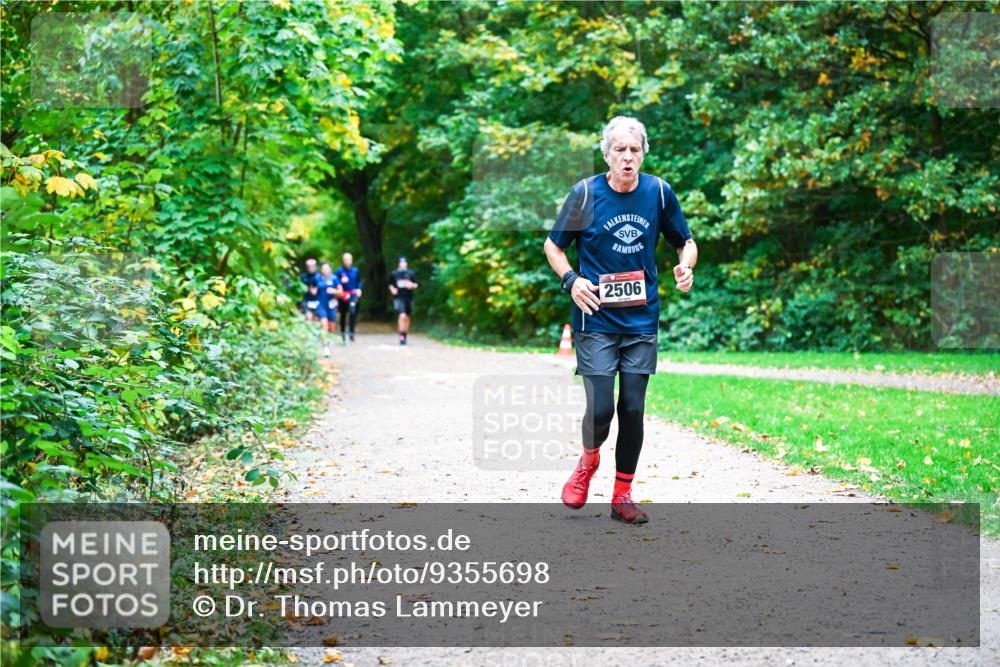 12.10.2025 - Bramfelder Halbmarathon 2025 Dr. Thomas Lammeyer http://msf.ph/oto/9355698 12.10.2025 10:54:32 Laufen 2506 meine-sportfotos.de