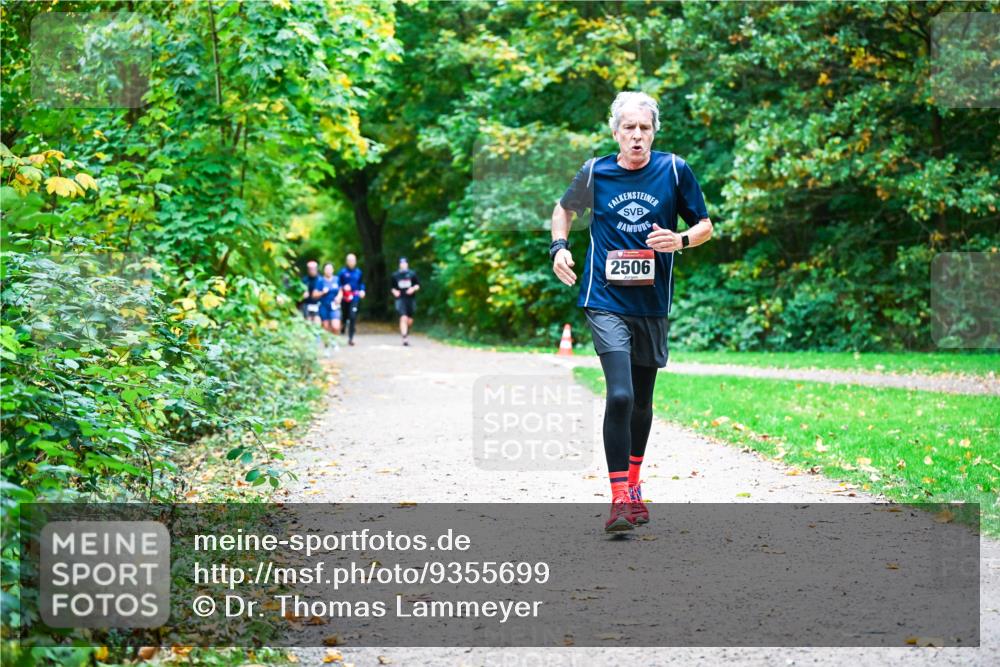 12.10.2025 - Bramfelder Halbmarathon 2025 Dr. Thomas Lammeyer http://msf.ph/oto/9355699 12.10.2025 10:54:33 Laufen 2506 meine-sportfotos.de