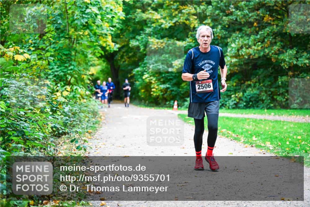 12.10.2025 - Bramfelder Halbmarathon 2025 Dr. Thomas Lammeyer http://msf.ph/oto/9355701 12.10.2025 10:54:33 Laufen 2506 meine-sportfotos.de