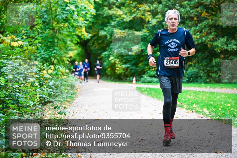 12.10.2025 - Bramfelder Halbmarathon 2025 Dr. Thomas Lammeyer http://msf.ph/oto/9355704 12.10.2025 10:54:33 Laufen 2506 meine-sportfotos.de