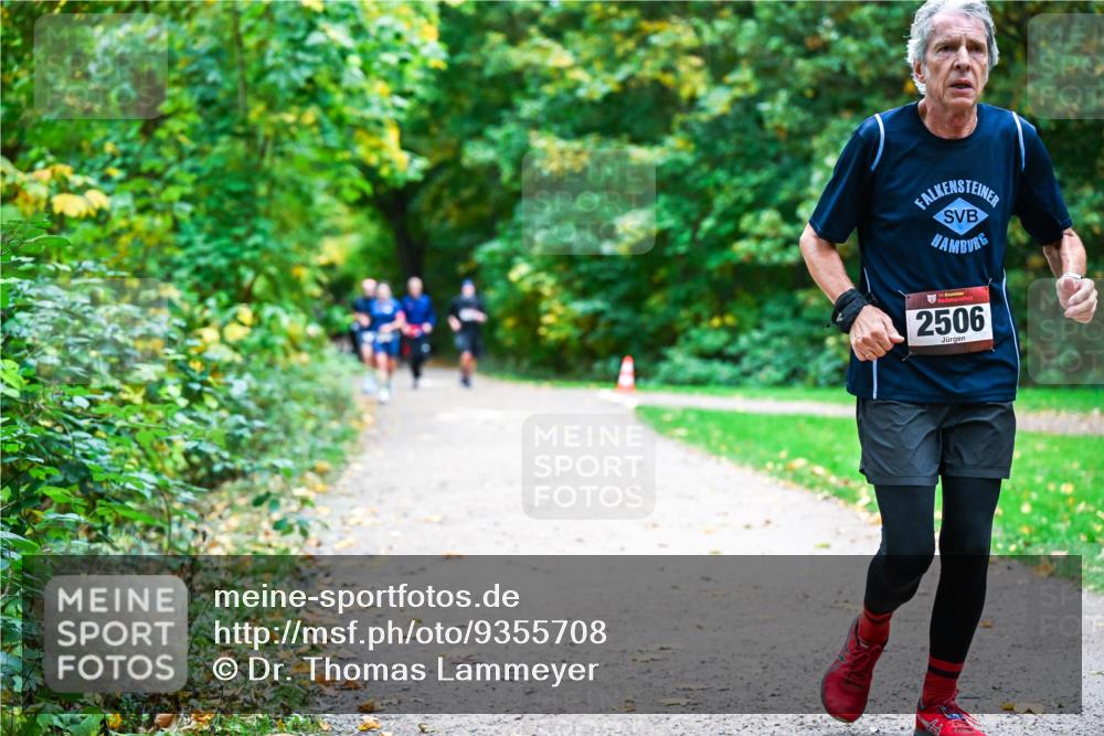 12.10.2025 - Bramfelder Halbmarathon 2025 Dr. Thomas Lammeyer http://msf.ph/oto/9355708 12.10.2025 10:54:34 Laufen 2506 meine-sportfotos.de