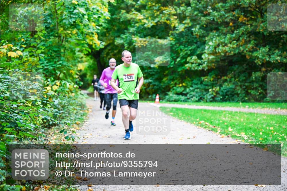 12.10.2025 - Bramfelder Halbmarathon 2025 Dr. Thomas Lammeyer http://msf.ph/oto/9355794 12.10.2025 10:54:51 Laufen 2538 meine-sportfotos.de